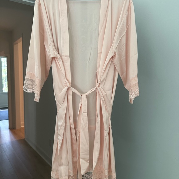 New. Sister of the bride rose colored robe with gold foil print. One size. - Picture 3 of 3